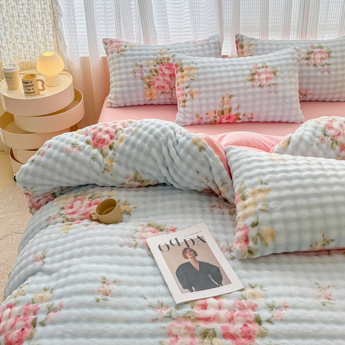 91家纺网 家纺一手货源 找家纺 小叮当家纺仓储工厂店 2025新款印花兔兔绒牛奶绒大泡泡四件套 大泡泡-花田