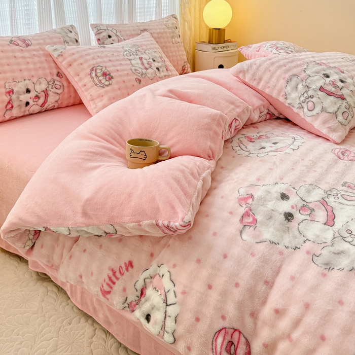 91家纺网 家纺一手货源 找家纺 小叮当家纺仓储工厂店 2025新款印花兔兔绒牛奶绒大泡泡四件套 甜心小猫