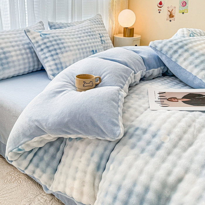 91家纺网 家纺一手货源 找家纺 小叮当家纺仓储工厂店 2025新款印花兔兔绒牛奶绒大泡泡四件套 大泡泡-蝴蝶结蓝色