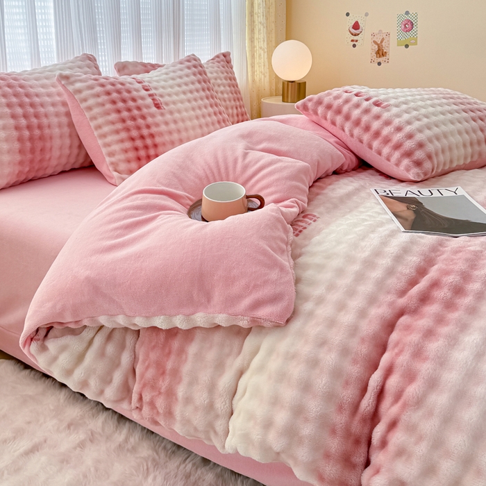 91家纺网 家纺一手货源 找家纺 小叮当家纺仓储工厂店 2025新款印花兔兔绒牛奶绒大泡泡四件套 大泡泡-时尚粉