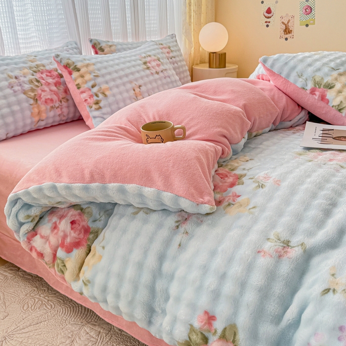 91家纺网 家纺一手货源 找家纺 小叮当家纺仓储工厂店 2025新款印花兔兔绒牛奶绒大泡泡四件套 大泡泡-花田