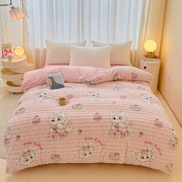 91家纺网 家纺一手货源 找家纺 小叮当家纺仓储工厂店 2025新款印花兔兔绒牛奶绒大泡泡四件套 甜心小猫