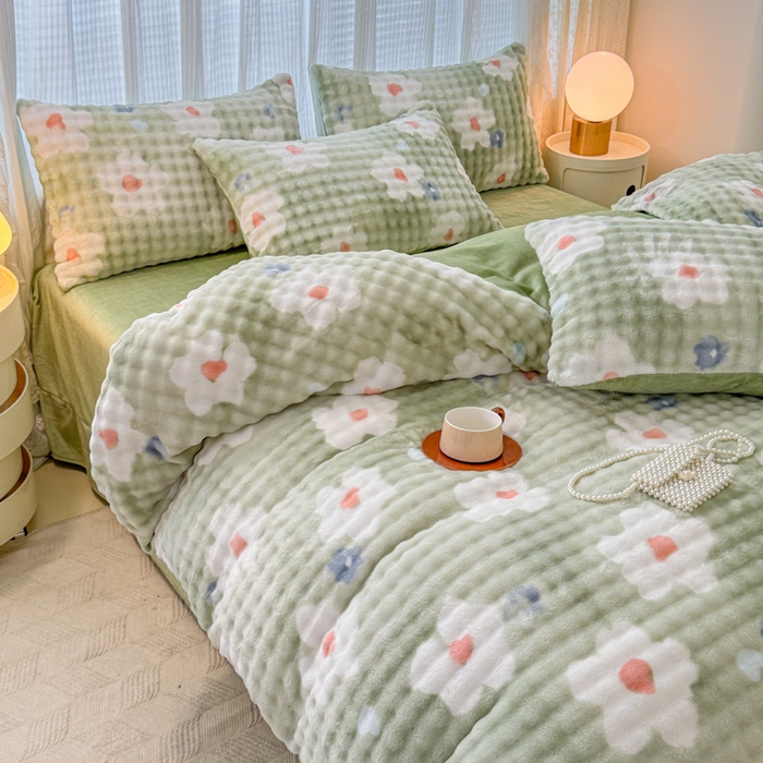 91家纺网 家纺一手货源 找家纺 小叮当家纺仓储工厂店 2025新款印花兔兔绒牛奶绒大泡泡四件套 大泡泡-花朵绿