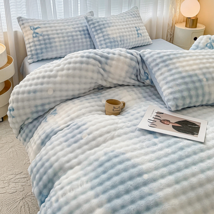 91家纺网 家纺一手货源 找家纺 小叮当家纺仓储工厂店 2025新款印花兔兔绒牛奶绒大泡泡四件套 大泡泡-蝴蝶结蓝色