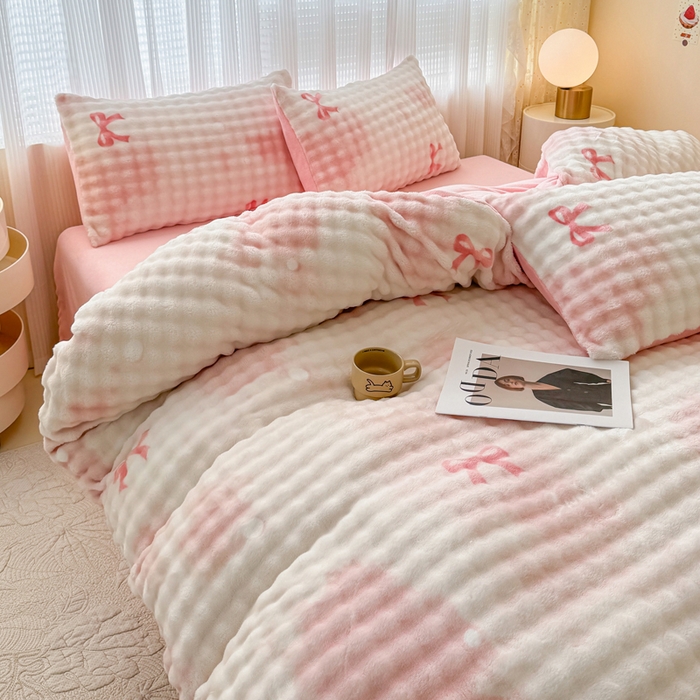 91家纺网 家纺一手货源 找家纺 小叮当家纺仓储工厂店 2025新款印花兔兔绒牛奶绒大泡泡四件套 大泡泡-蝴蝶结粉