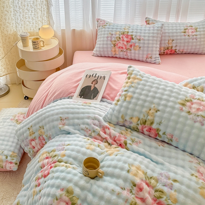 91家纺网 家纺一手货源 找家纺 小叮当家纺仓储工厂店 2025新款印花兔兔绒牛奶绒大泡泡四件套 大泡泡-花田