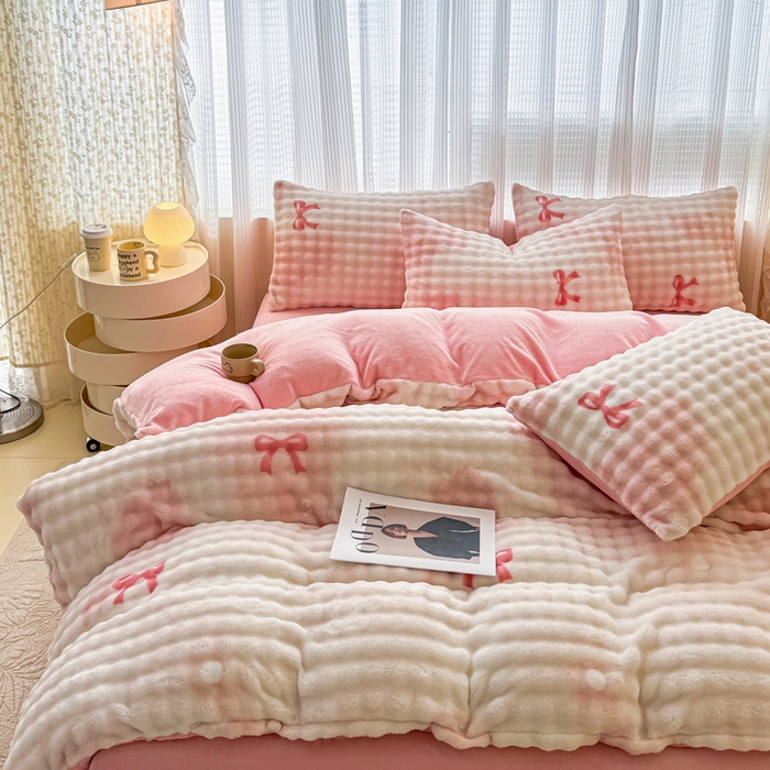 91家纺网 家纺一手货源 找家纺 小叮当家纺仓储工厂店 2025新款印花兔兔绒牛奶绒大泡泡四件套 大泡泡-蝴蝶结粉