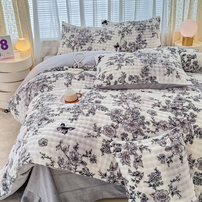 91家纺网 家纺一手货源 找家纺 小叮当家纺仓储工厂店 2025新款印花兔兔绒牛奶绒大泡泡四件套 大泡泡-蝶梦花