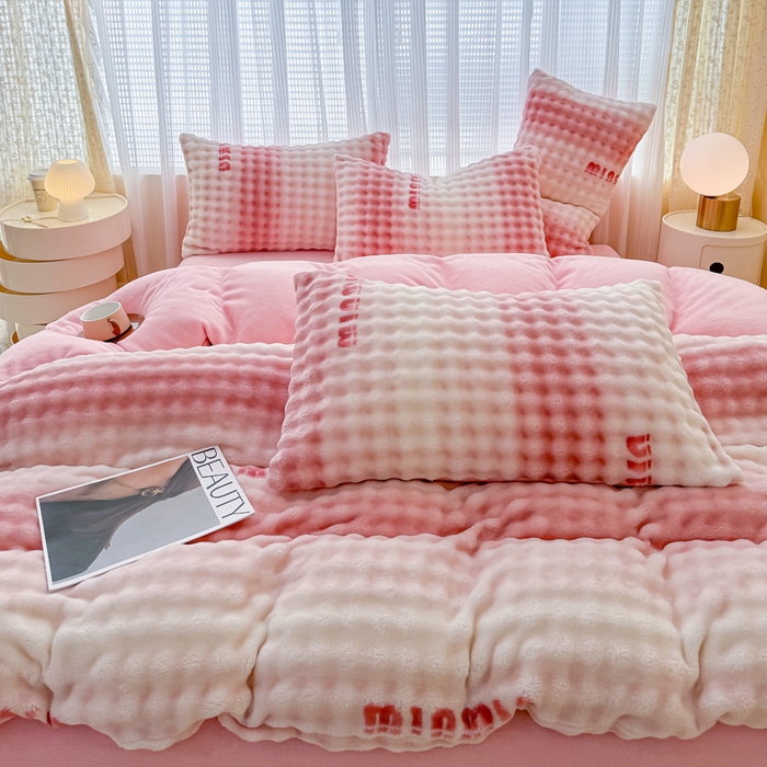 91家纺网 家纺一手货源 找家纺 小叮当家纺仓储工厂店 2025新款印花兔兔绒牛奶绒大泡泡四件套 大泡泡-时尚粉