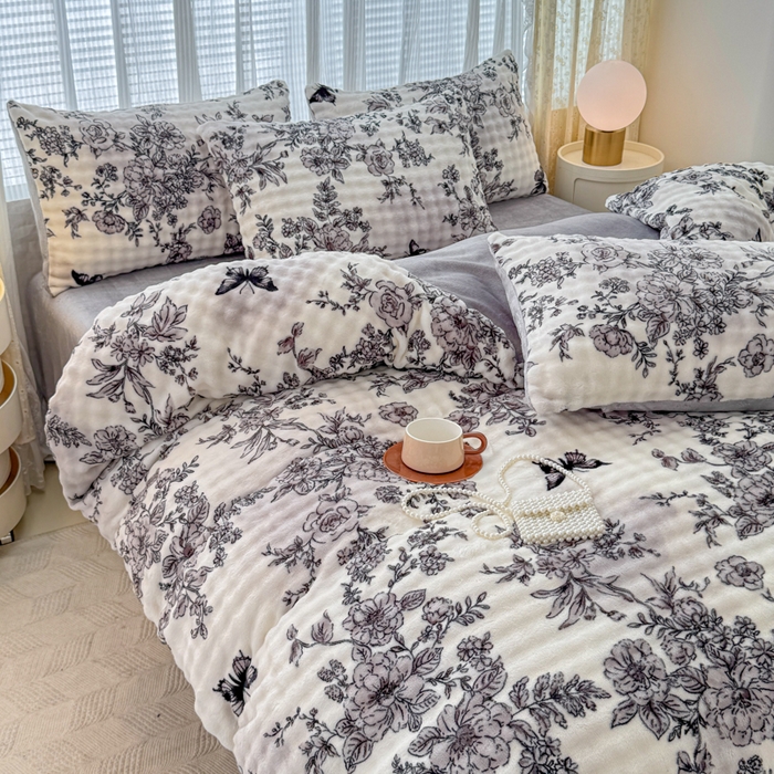 91家纺网 家纺一手货源 找家纺 小叮当家纺仓储工厂店 2025新款印花兔兔绒牛奶绒大泡泡四件套 大泡泡-蝶梦花