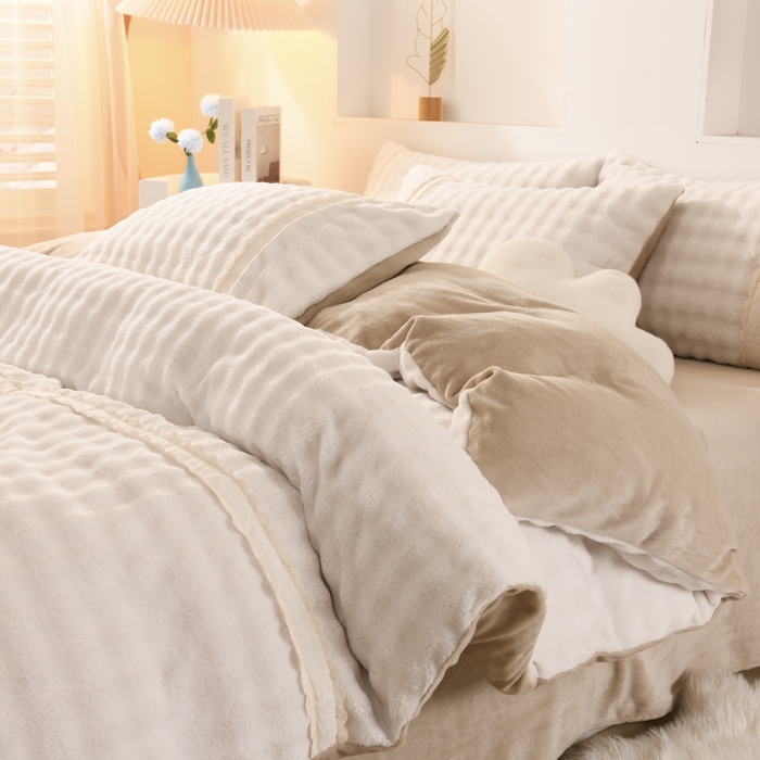 91家纺网 家纺一手货源 找家纺 米瑞娜 2025新款泡泡绒四件套 泡泡-白卡其