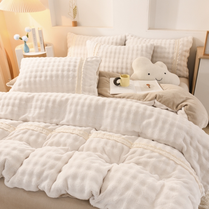 91家纺网 家纺一手货源 找家纺 米瑞娜 2025新款泡泡绒四件套 泡泡-白卡其