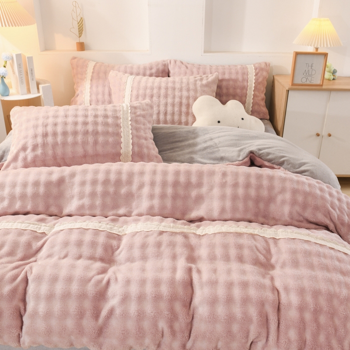 91家纺网 家纺一手货源 找家纺 米瑞娜 2025新款泡泡绒四件套 泡泡-粉灰