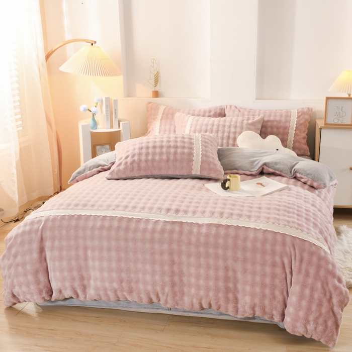 91家纺网 家纺一手货源 找家纺 米瑞娜 2025新款泡泡绒四件套 泡泡-粉灰