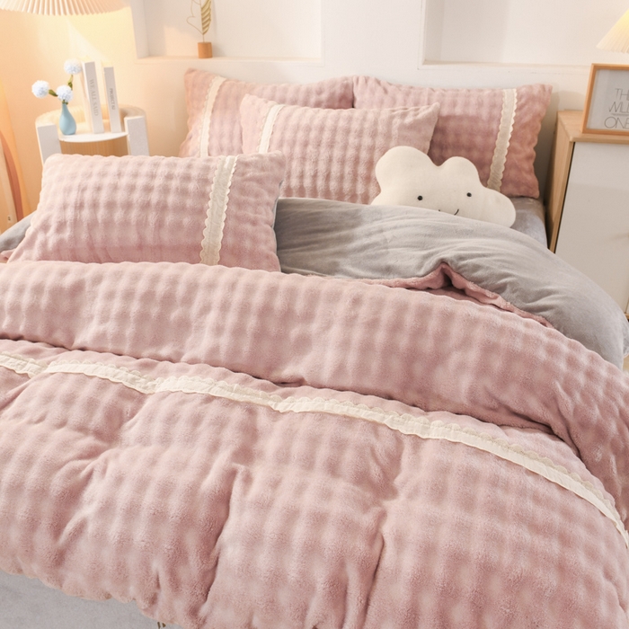 91家纺网 家纺一手货源 找家纺 米瑞娜 2025新款泡泡绒四件套 泡泡-粉灰