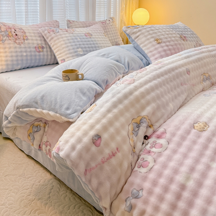 91家纺网 家纺一手货源 找家纺 小叮当家纺仓储工厂店 2025新款印花兔兔绒牛奶绒大泡泡四件套 洛丽塔