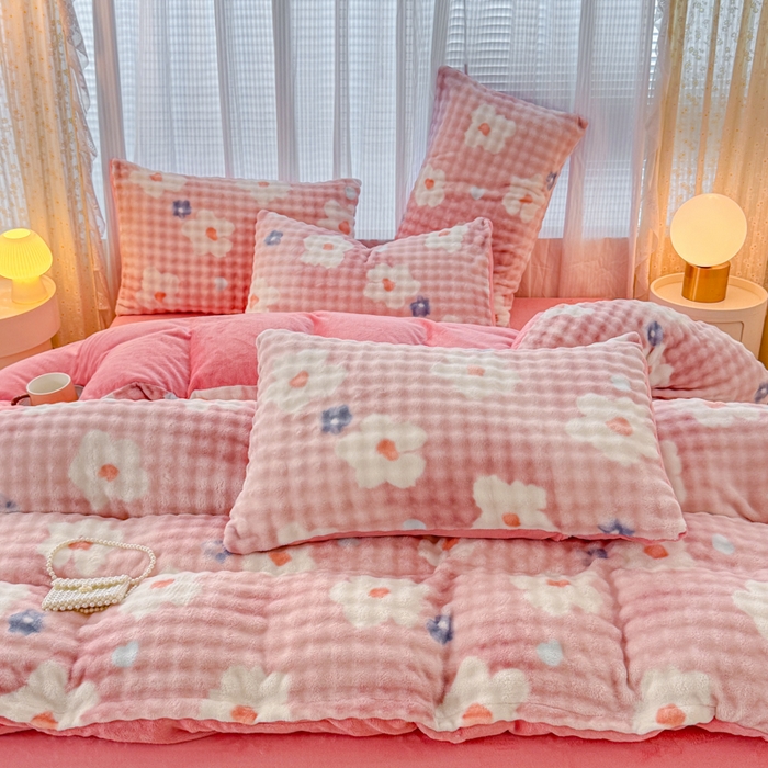 91家纺网 家纺一手货源 找家纺 小叮当家纺仓储工厂店 2025新款印花兔兔绒牛奶绒大泡泡四件套 大泡泡-花朵粉