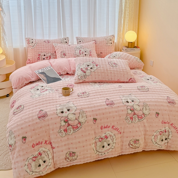 91家纺网 家纺一手货源 找家纺 小叮当家纺仓储工厂店 2025新款印花兔兔绒牛奶绒大泡泡四件套 甜心小猫