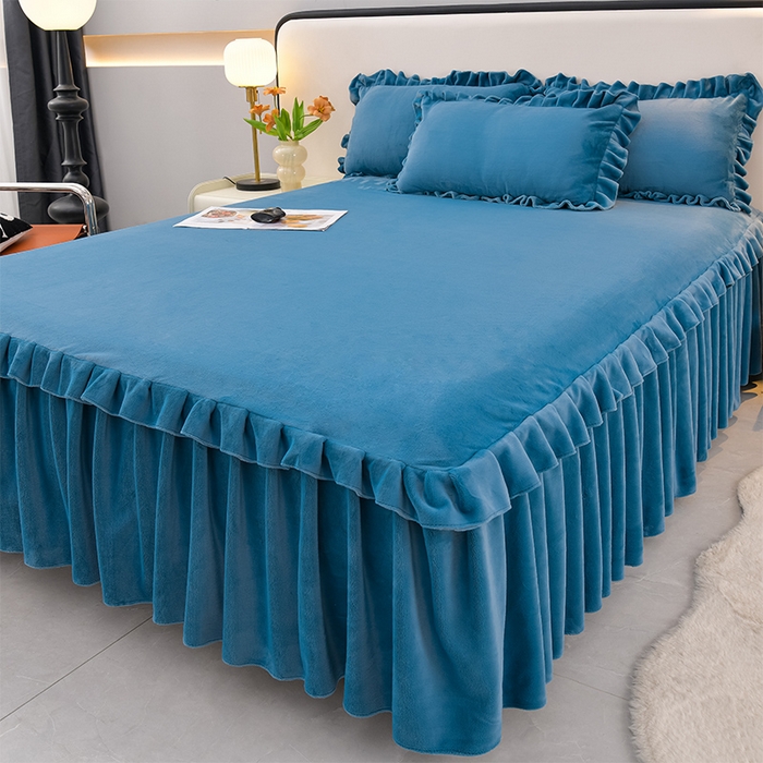 91家纺网 家纺一手货源 找家纺 优家居 2025新款纯色韩版牛奶绒花边床裙床笠四件套单件被套直播爆款 盛世-宝蓝