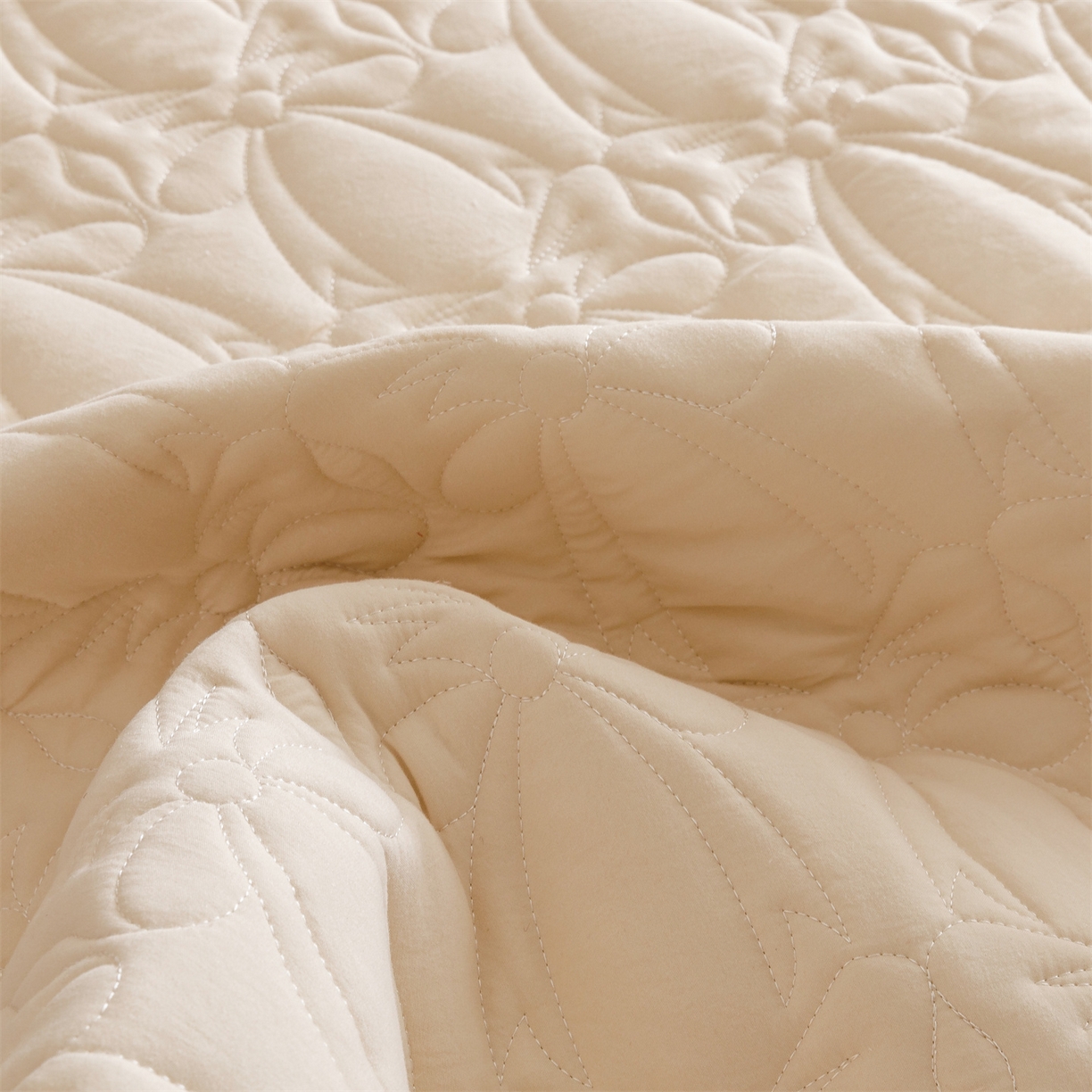 91家纺网 家纺一手货源 找家纺 好儿喜家纺 2025新款A类水洗棉床裙三件套-芳菲系列 芳菲-香槟