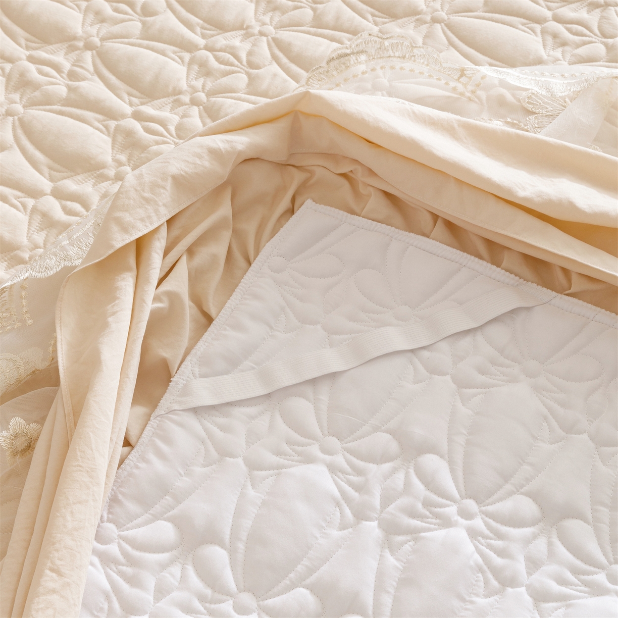 91家纺网 家纺一手货源 找家纺 好儿喜家纺 2025新款A类水洗棉床裙三件套-芳菲系列 芳菲-香槟