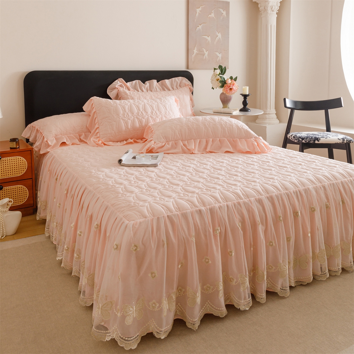 91家纺网 家纺一手货源 找家纺 好儿喜家纺 2025新款A类水洗棉床裙三件套-芳菲系列 芳菲-浅粉