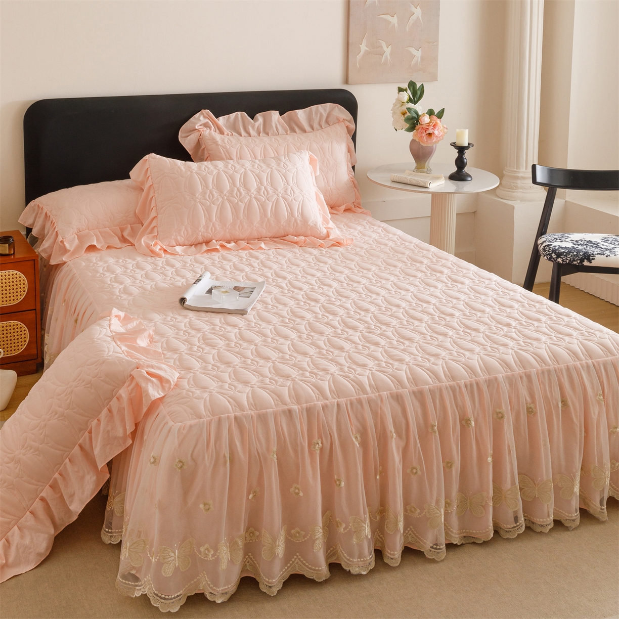 91家纺网 家纺一手货源 找家纺 好儿喜家纺 2025新款A类水洗棉床裙三件套-芳菲系列 芳菲-浅粉