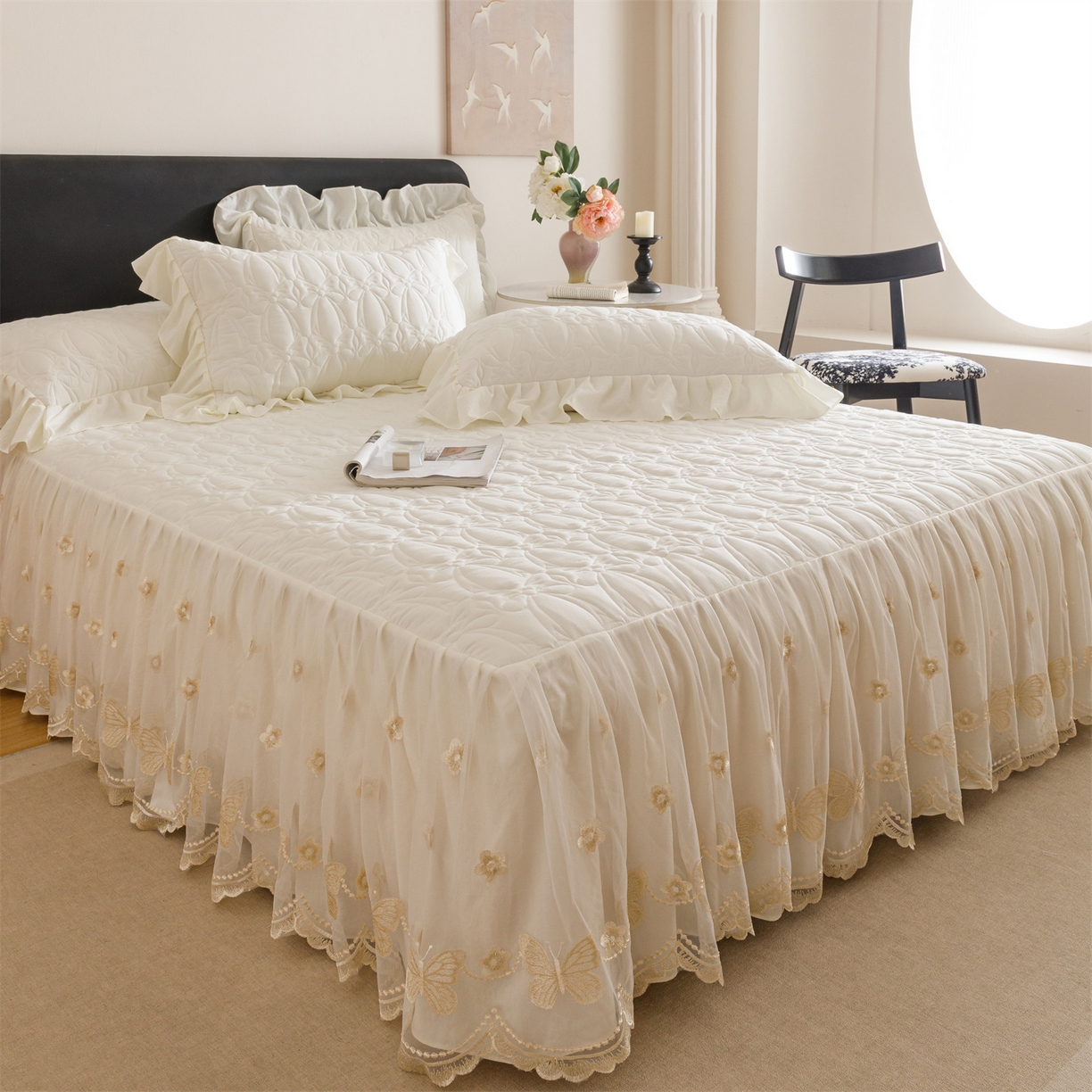 91家纺网 家纺一手货源 找家纺 好儿喜家纺 2025新款A类水洗棉床裙三件套-芳菲系列 芳菲-奶白