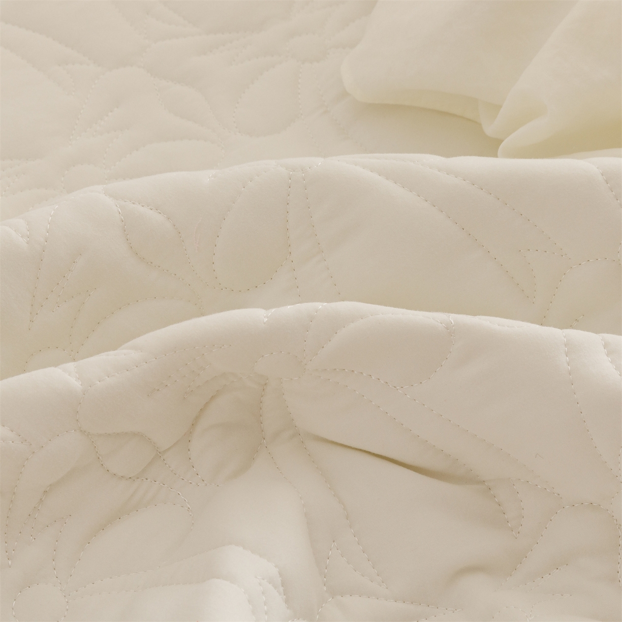 91家纺网 家纺一手货源 找家纺 好儿喜家纺 2025新款A类水洗棉床裙三件套-芳菲系列 芳菲-奶白