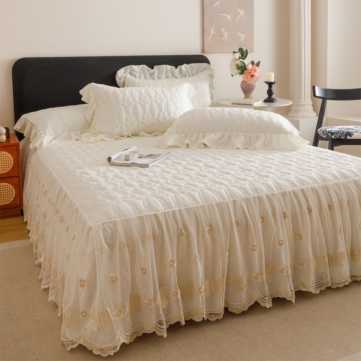 91家纺网 家纺一手货源 找家纺 好儿喜家纺 2025新款A类水洗棉床裙三件套-芳菲系列 芳菲-奶白