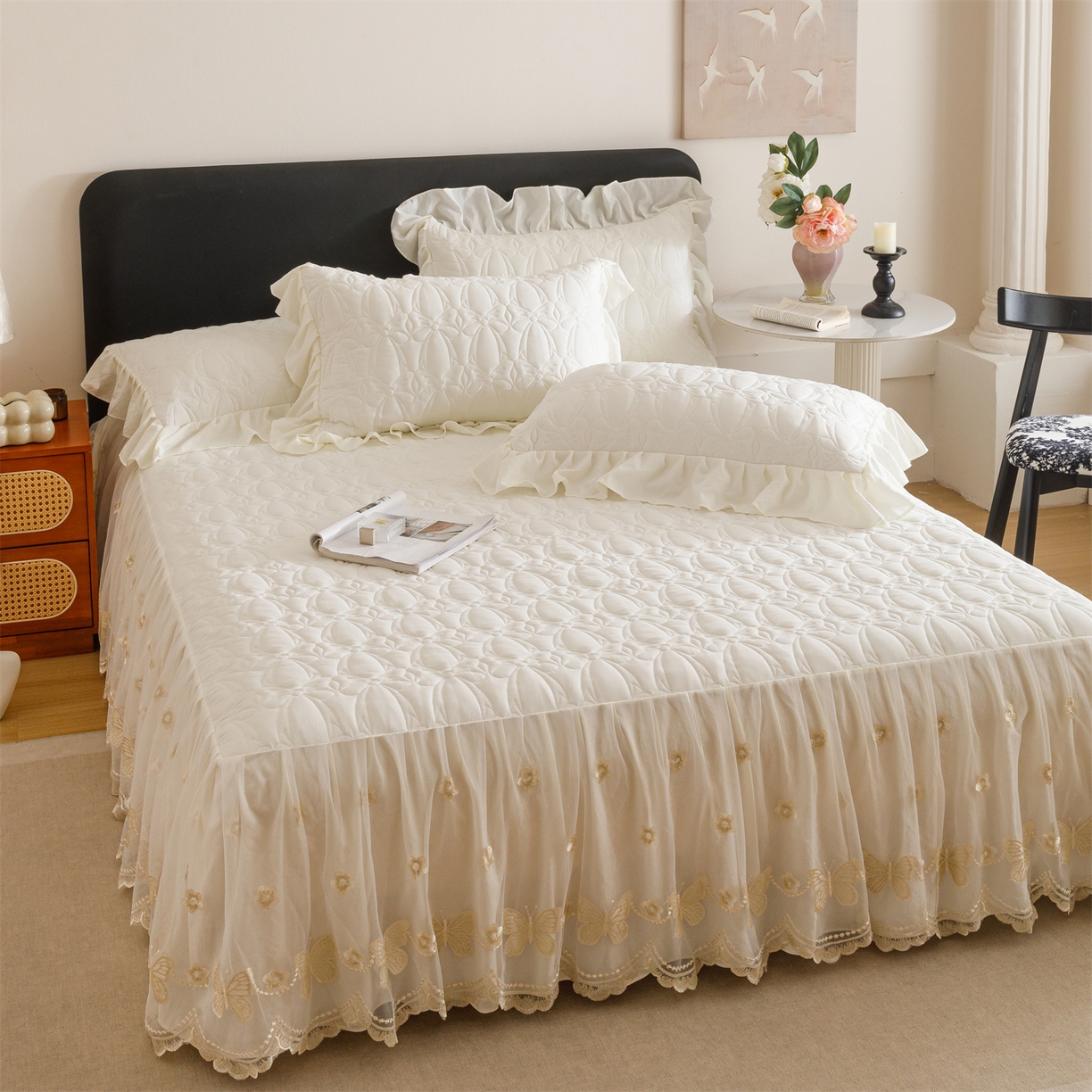 91家纺网 家纺一手货源 找家纺 好儿喜家纺 2025新款A类水洗棉床裙三件套-芳菲系列 芳菲-奶白