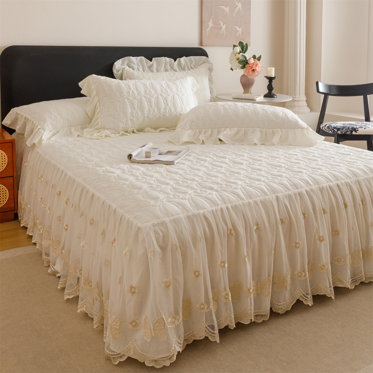 91家纺网 家纺一手货源 找家纺 好儿喜家纺 2025新款A类水洗棉床裙三件套-芳菲系列 芳菲-奶白