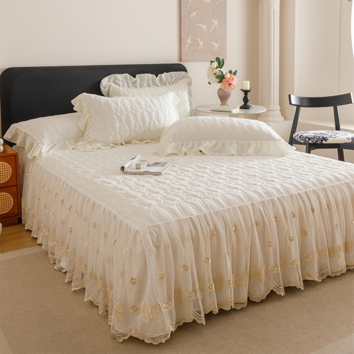 91家纺网 家纺一手货源 找家纺 好儿喜家纺 2025新款A类水洗棉床裙三件套-芳菲系列 芳菲-奶白