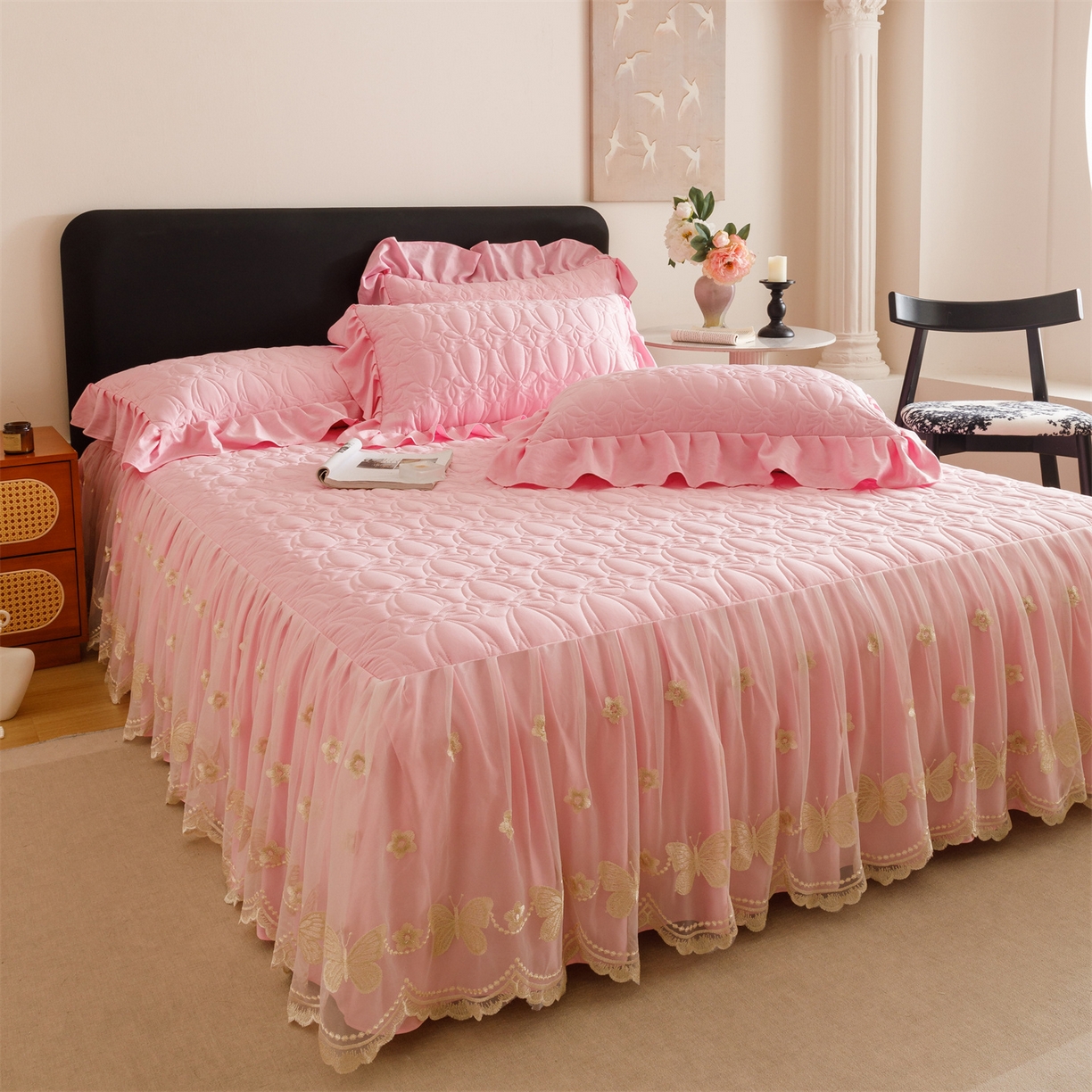 91家纺网 家纺一手货源 找家纺 好儿喜家纺 2025新款A类水洗棉床裙三件套-芳菲系列 芳菲-粉