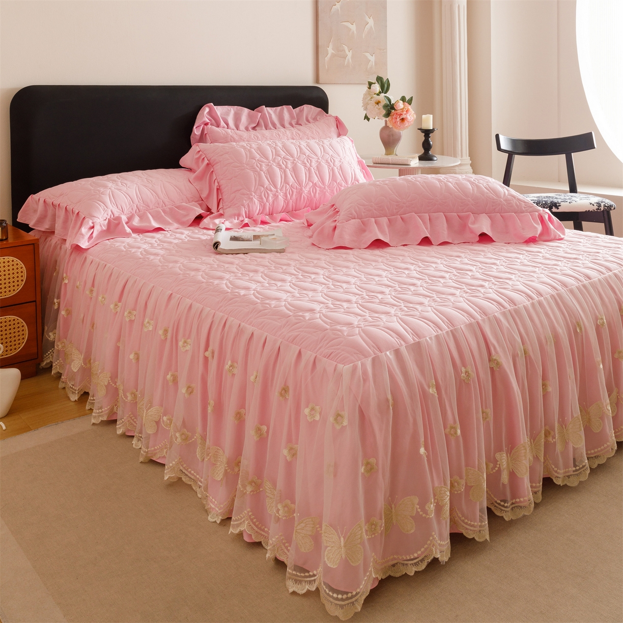 91家纺网 家纺一手货源 找家纺 好儿喜家纺 2025新款A类水洗棉床裙三件套-芳菲系列 芳菲-粉