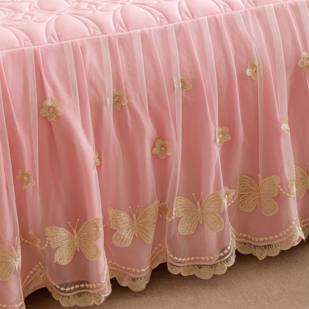 91家纺网 家纺一手货源 找家纺 好儿喜家纺 2025新款A类水洗棉床裙三件套-芳菲系列 芳菲-粉