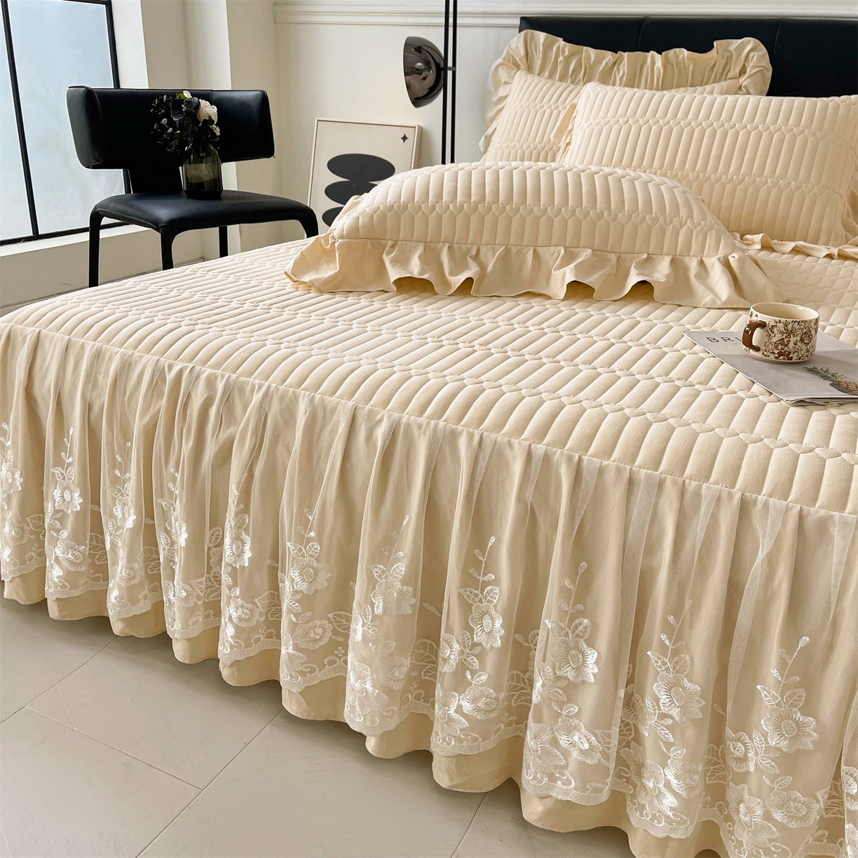 91家纺网 家纺一手货源 找家纺 好儿喜家纺 2025新款A类水洗棉床裙三件套-安妮系列 安妮-香槟