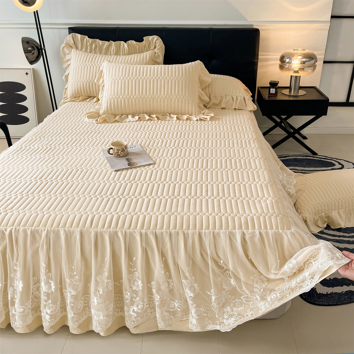 91家纺网 家纺一手货源 找家纺 好儿喜家纺 2025新款A类水洗棉床裙三件套-安妮系列 安妮-香槟