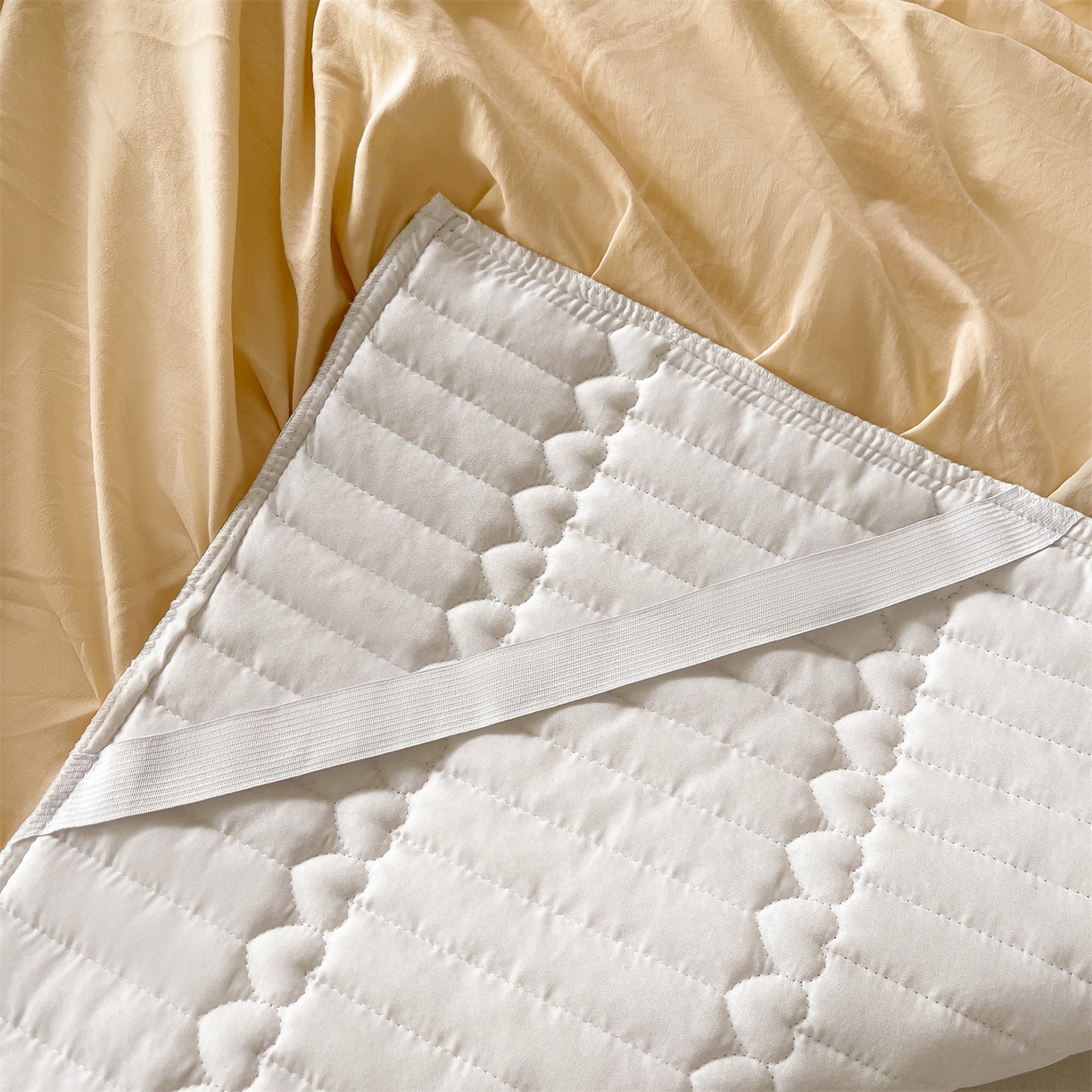 91家纺网 家纺一手货源 找家纺 好儿喜家纺 2025新款A类水洗棉床裙三件套-安妮系列 安妮-香槟