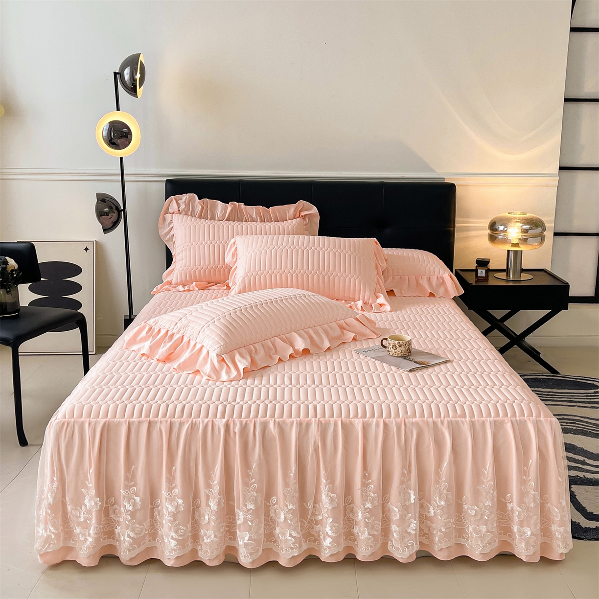 91家纺网 家纺一手货源 找家纺 好儿喜家纺 2025新款A类水洗棉床裙三件套-安妮系列 安妮-浅粉