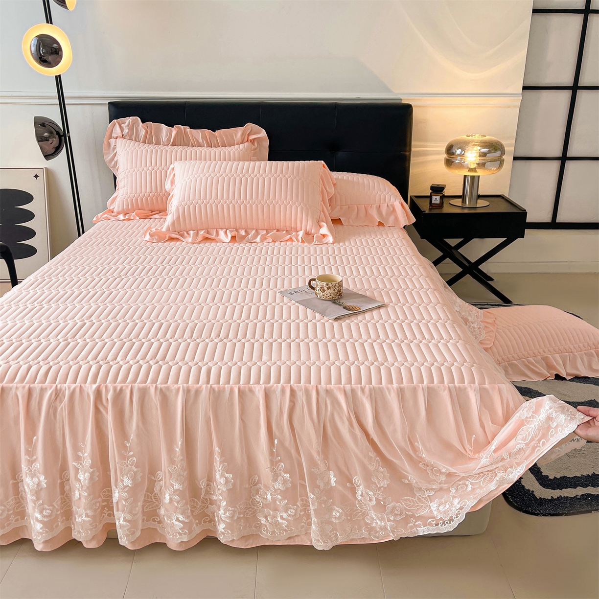 91家纺网 家纺一手货源 找家纺 好儿喜家纺 2025新款A类水洗棉床裙三件套-安妮系列 安妮-浅粉