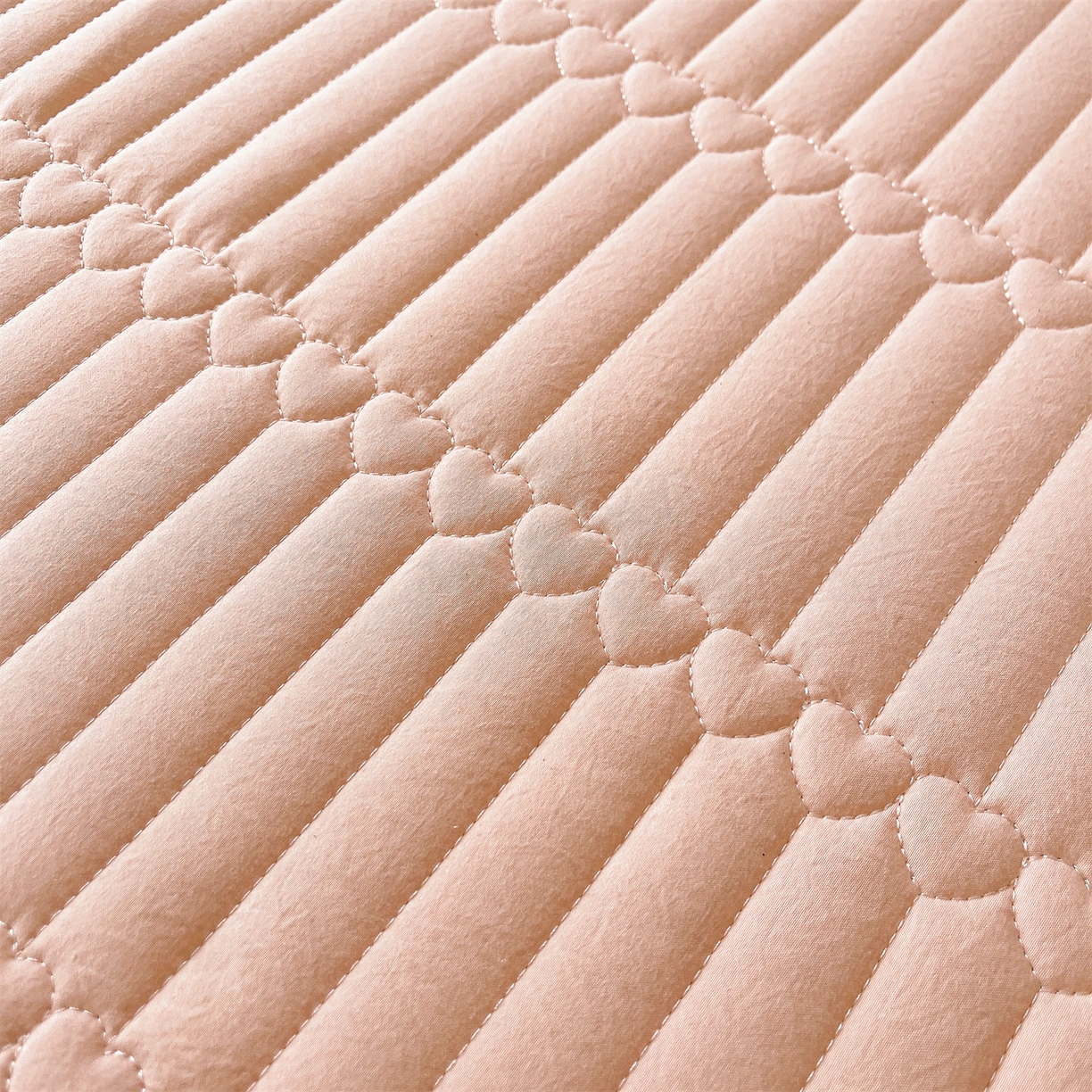 91家纺网 家纺一手货源 找家纺 好儿喜家纺 2025新款A类水洗棉床裙三件套-安妮系列 安妮-浅粉