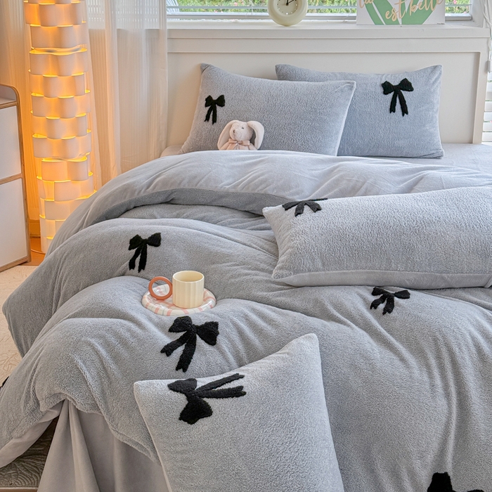 91家纺网 家纺一手货源 找家纺 小叮当家纺仓储工厂店 2025新款舒棉绒提花绣花四件套 舒棉绒提花-蝴蝶结灰色