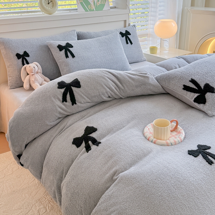 91家纺网 家纺一手货源 找家纺 小叮当家纺仓储工厂店 2025新款舒棉绒提花绣花四件套 舒棉绒提花-蝴蝶结灰色