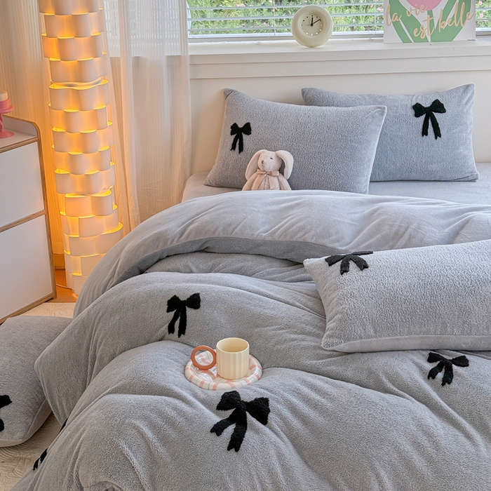 91家纺网 家纺一手货源 找家纺 小叮当家纺仓储工厂店 2025新款舒棉绒提花绣花四件套 舒棉绒提花-蝴蝶结灰色