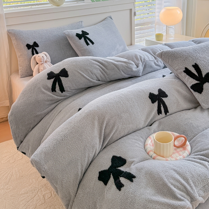 91家纺网 家纺一手货源 找家纺 小叮当家纺仓储工厂店 2025新款舒棉绒提花绣花四件套 舒棉绒提花-蝴蝶结灰色