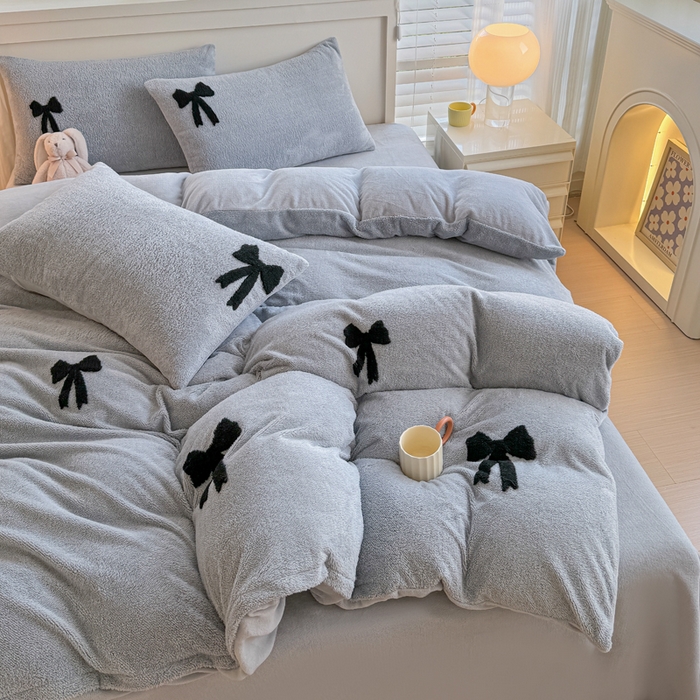 91家纺网 家纺一手货源 找家纺 小叮当家纺仓储工厂店 2025新款舒棉绒提花绣花四件套 舒棉绒提花-蝴蝶结灰色