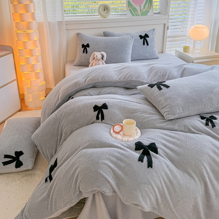 91家纺网 家纺一手货源 找家纺 小叮当家纺仓储工厂店 2025新款舒棉绒提花绣花四件套 舒棉绒提花-蝴蝶结灰色