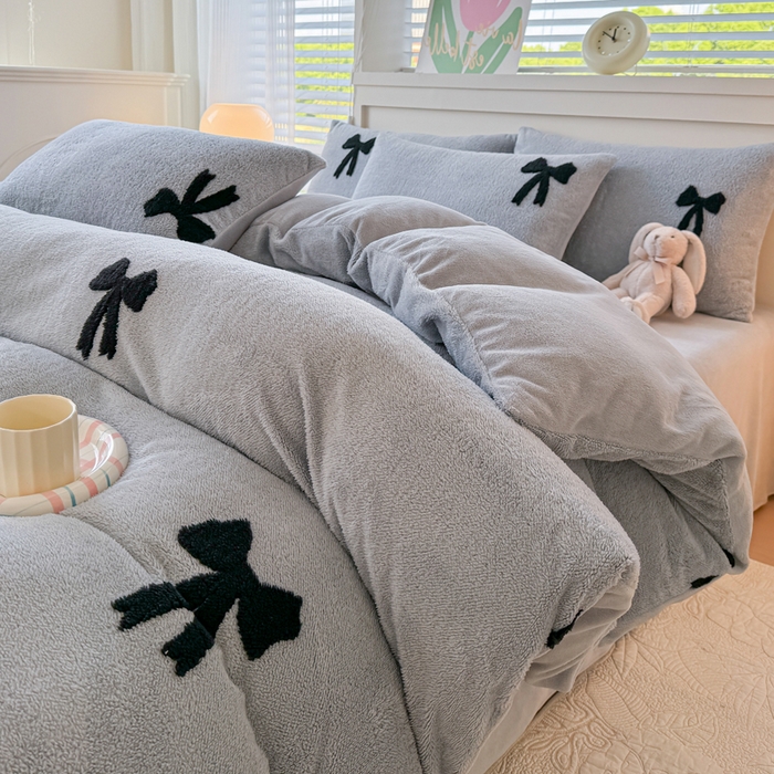 91家纺网 家纺一手货源 找家纺 小叮当家纺仓储工厂店 2025新款舒棉绒提花绣花四件套 舒棉绒提花-蝴蝶结灰色