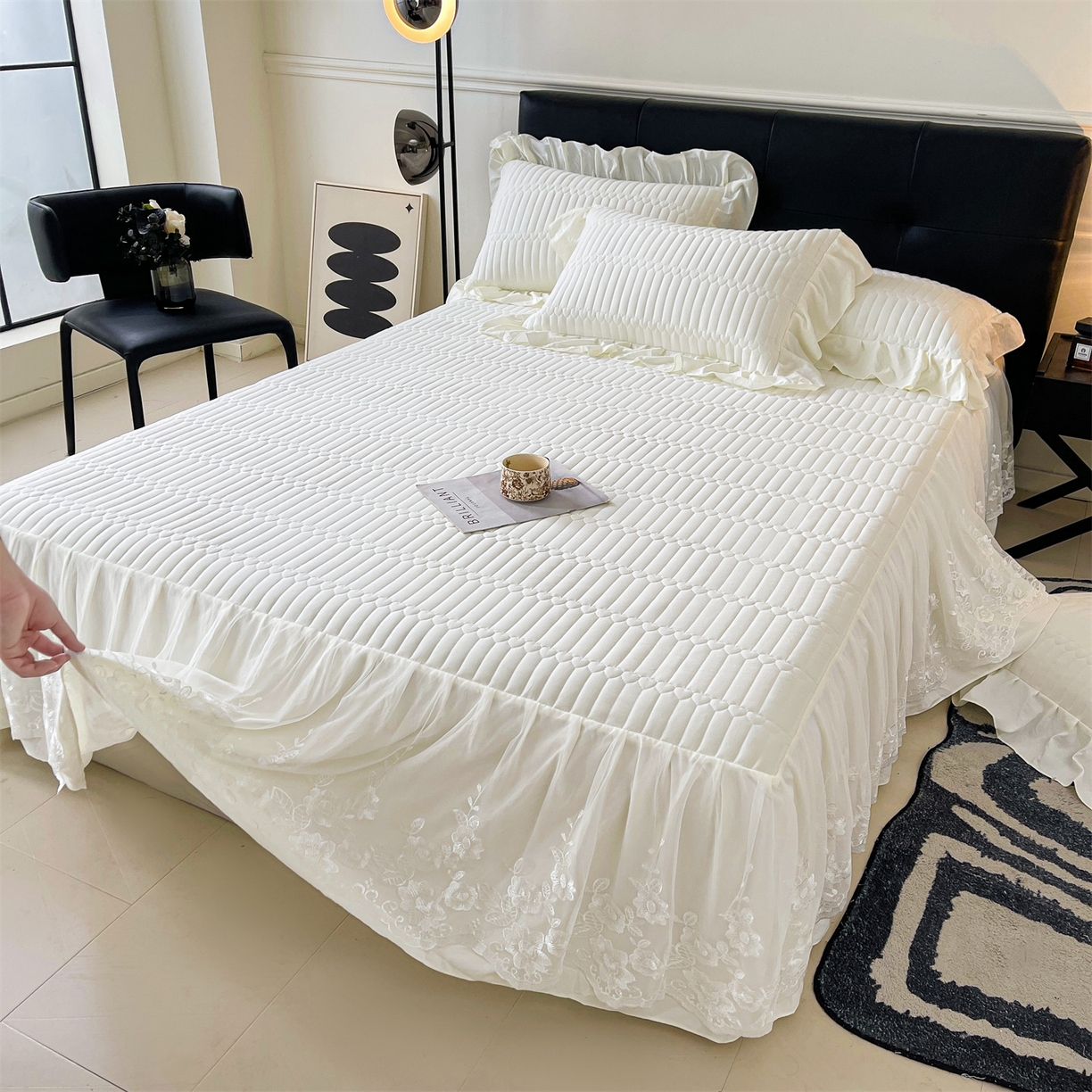 91家纺网 家纺一手货源 找家纺 好儿喜家纺 2025新款A类水洗棉床裙三件套-安妮系列 安妮-奶白